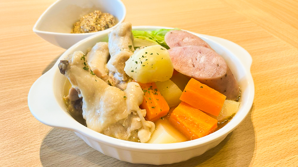 12月のシェフの逸品『青森県産野菜とチキンのポトフ』