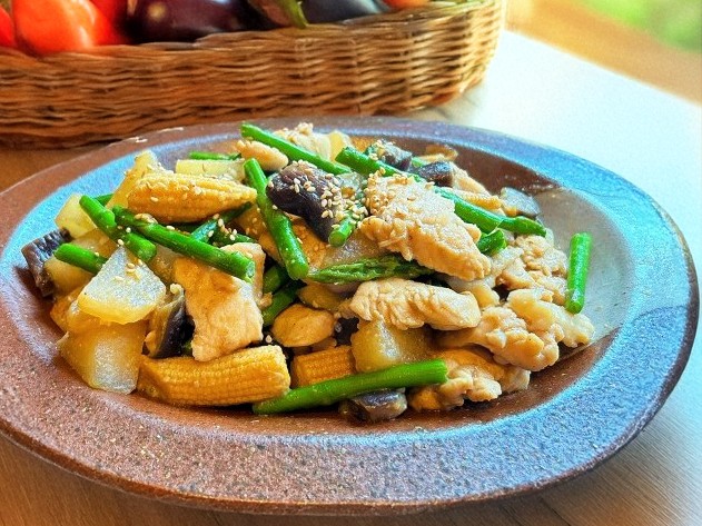 夏野菜と鶏むね肉のピリ辛味噌炒め