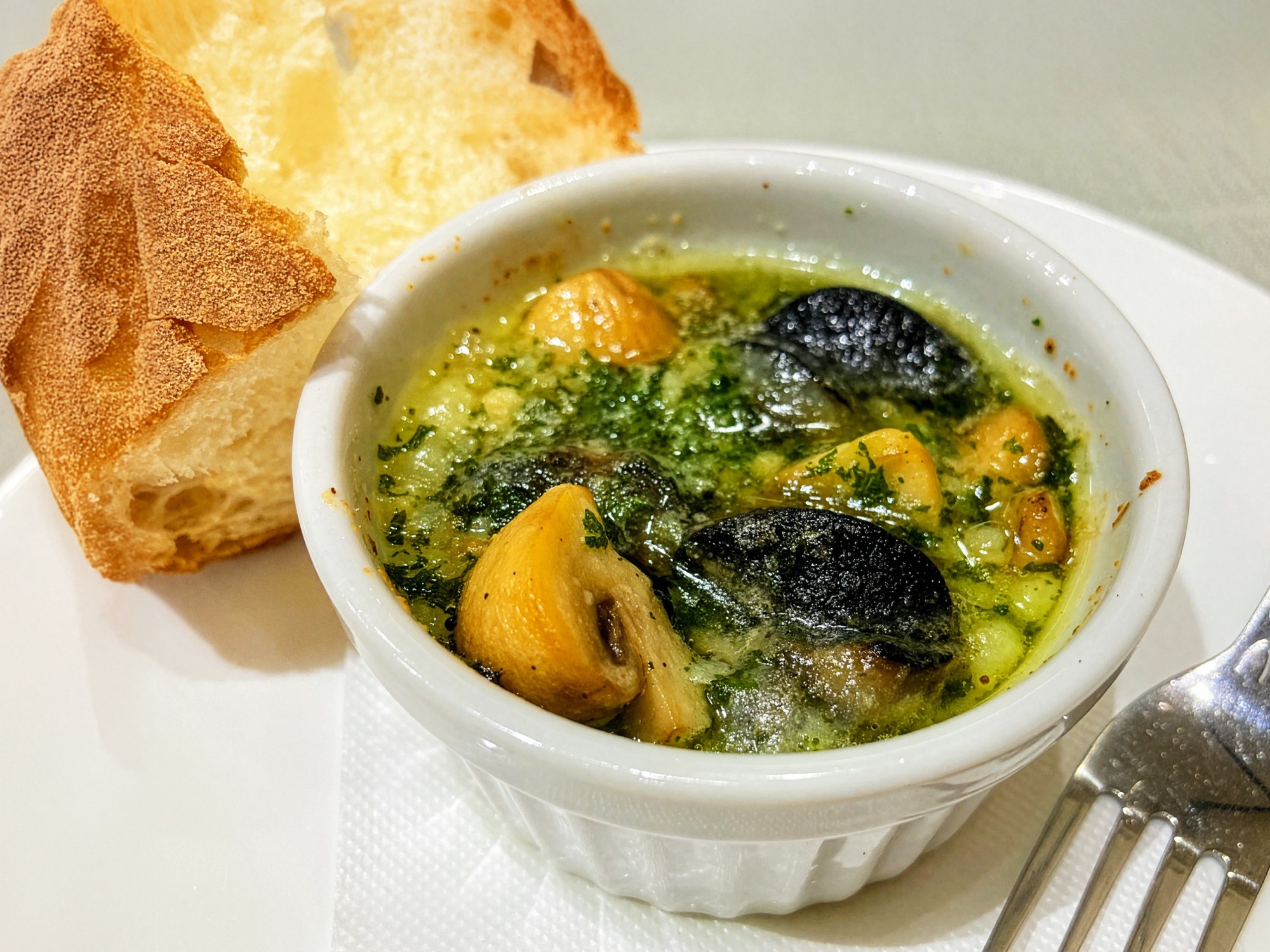 エスカルゴの香草バター焼き